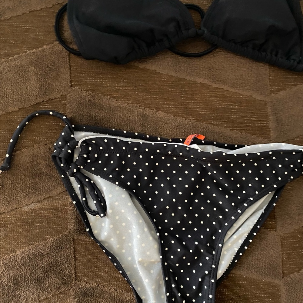 Black Bikini Set - Picture 2 of 4